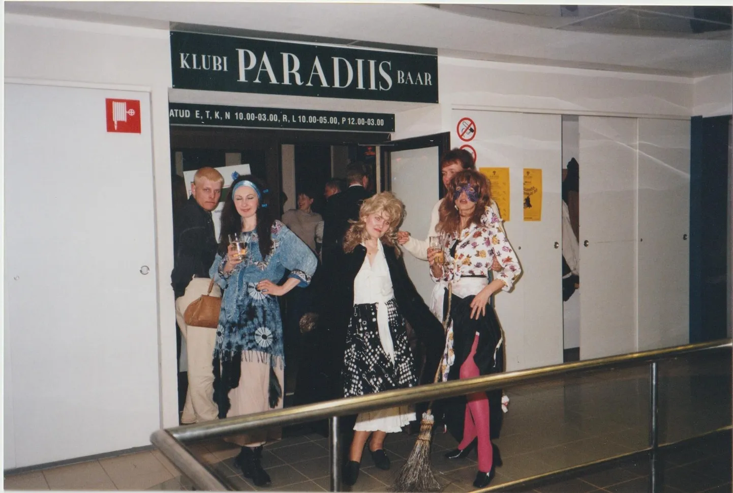 Nostalgipeo korraldaja lubab sissepääsu Paradiisi taastada üheks ööks täpselt sellisena, nagu see oli 20 ja rohkem aastat tagasi.