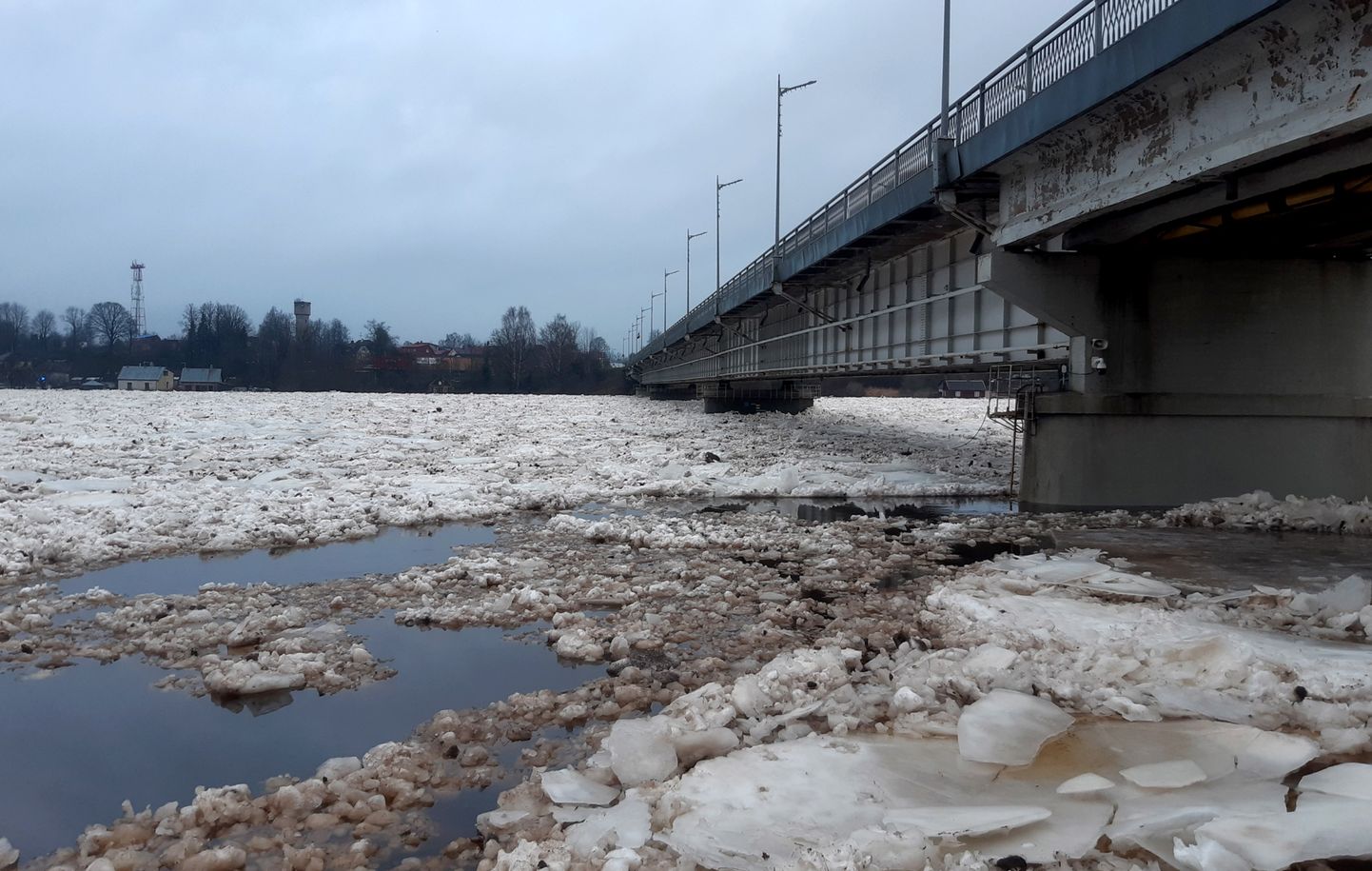 Plūdi Jēkabpilī, kur ūdens līmenis Daugavā 14. janvāra rītā sasniedzis 8,91m. Ilustratīvs attēls.