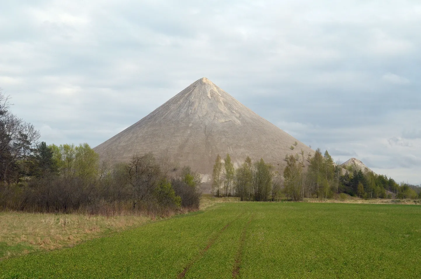 Sellised mäed Ida-Virumaal veetaks kohe laiali, kui selles peituv materjal muutuks väga väärtuslikuks.