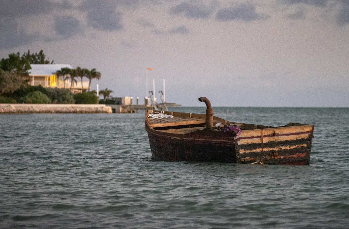 Hüljatud alus Florida Keysi rannikul.