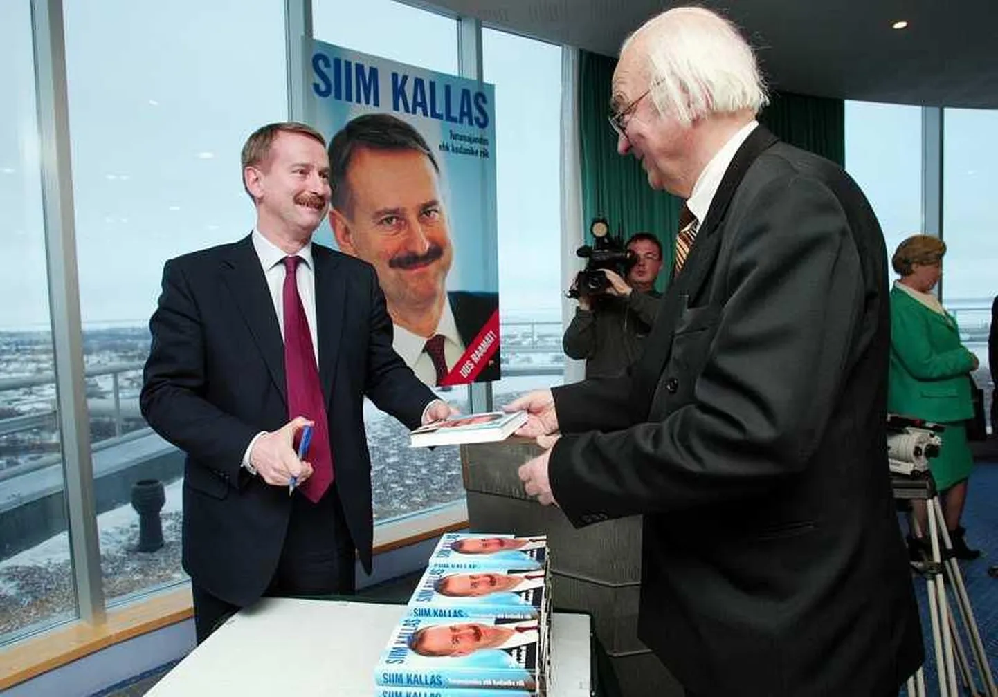 Siim Kallas (vasakul) ja Uno Mereste 2003. aastal.