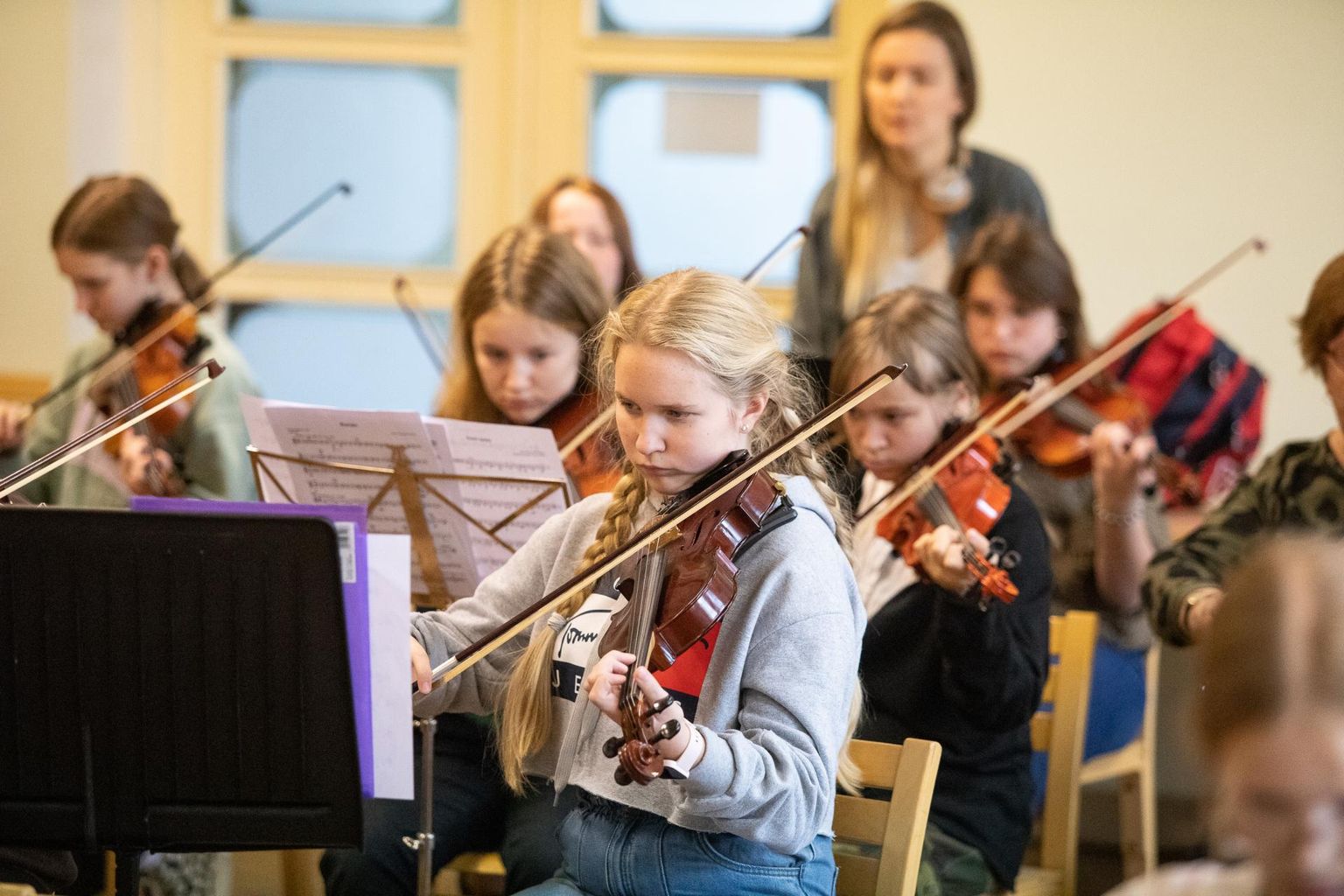 Keelpillimängijad on hoos laulupeo sümfooniaorkestrite esimeses eelproovis Rakvere Vabaduse koolis.
