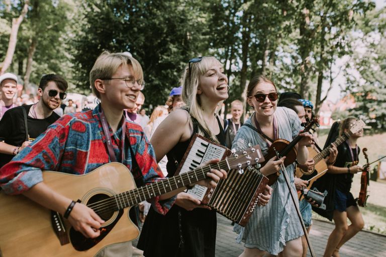 Viljandi pärimusmuusikafestival paneb folgisõbrad rõõmust rõkkama.