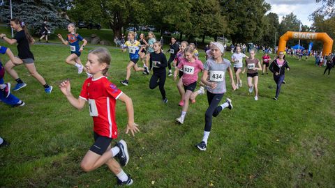 Väikesed jooksjad lippasid ümber Paala järve