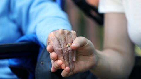 Uuring: õendushaiglas olevate eakate lähedaste ootuste ja haigekassa võimaluste vahel on käärid