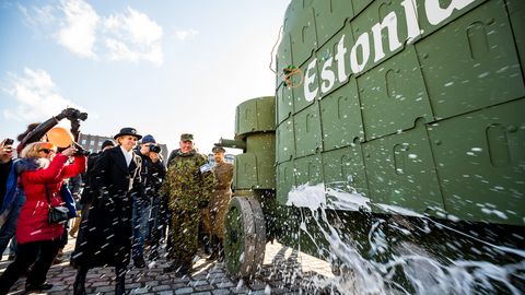 Галерея: по улицам Таллинна проехался первый эстонский броневик