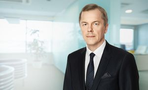 Arne Ots on advokaadibüroo Ellex Raidla vandeadvokaat ja vaidluste praktikagrupi juht, kes on spetsialiseerunud peamiselt äri- ja võlaõigusega seotud kohtuvaidlustele.