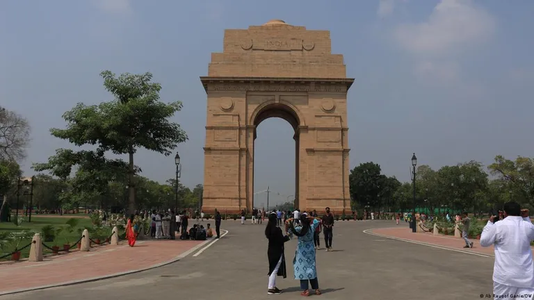 "Ворота Индии" на территории парламентского комплекса Централ-Виста