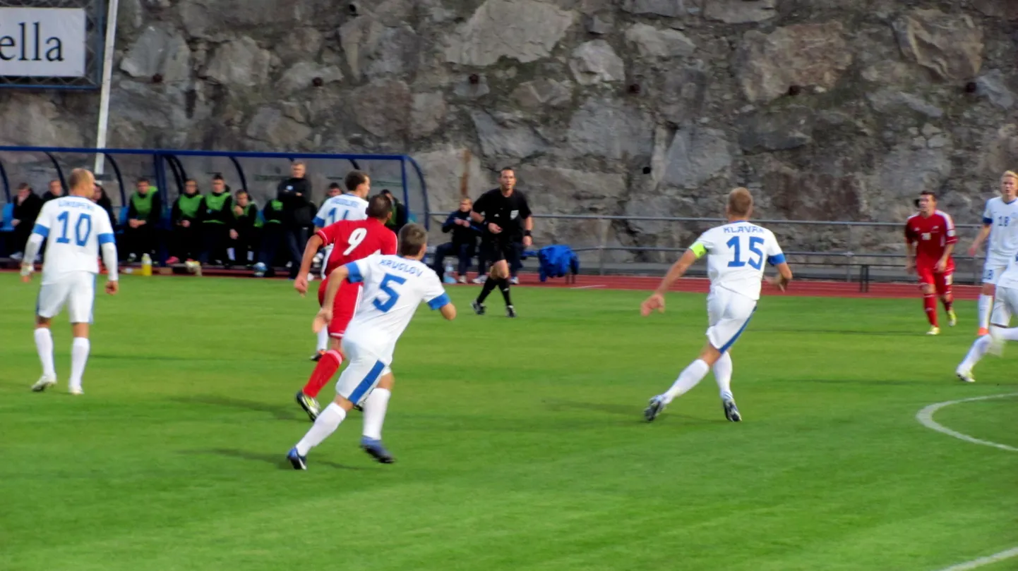 Eesti ja Andorra palli pärast heitlemas.