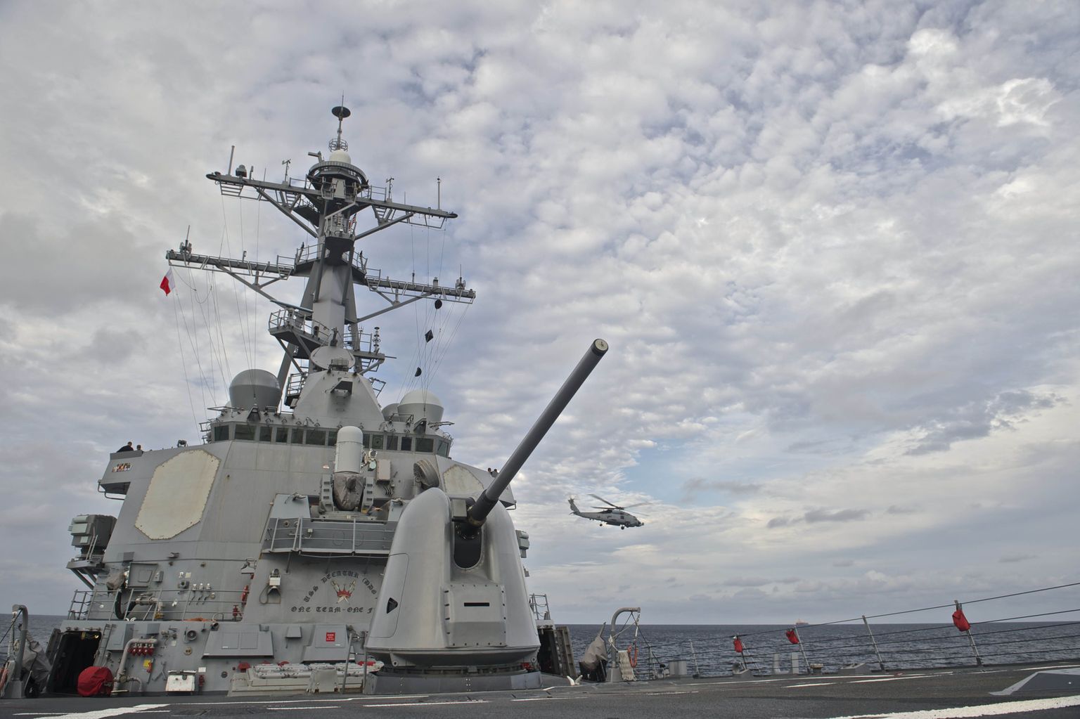 Ameeriklaste hävitaja USS Decatur. Alus paikneb Lõuna-Hiina merel.