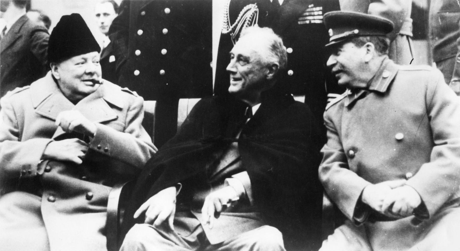 Winston Churchill (vasakult), Franklin D. Roosevelt ja Jossif Stalin panid 1945. aastal Krimmis Jalta konverentsil paika Euroopa ja Aasia sõjajärgse geopoliitilise liigenduse. Ukraina sõjaline võit on ainus viis, kuidas vältida selliste sobingute kordumist.