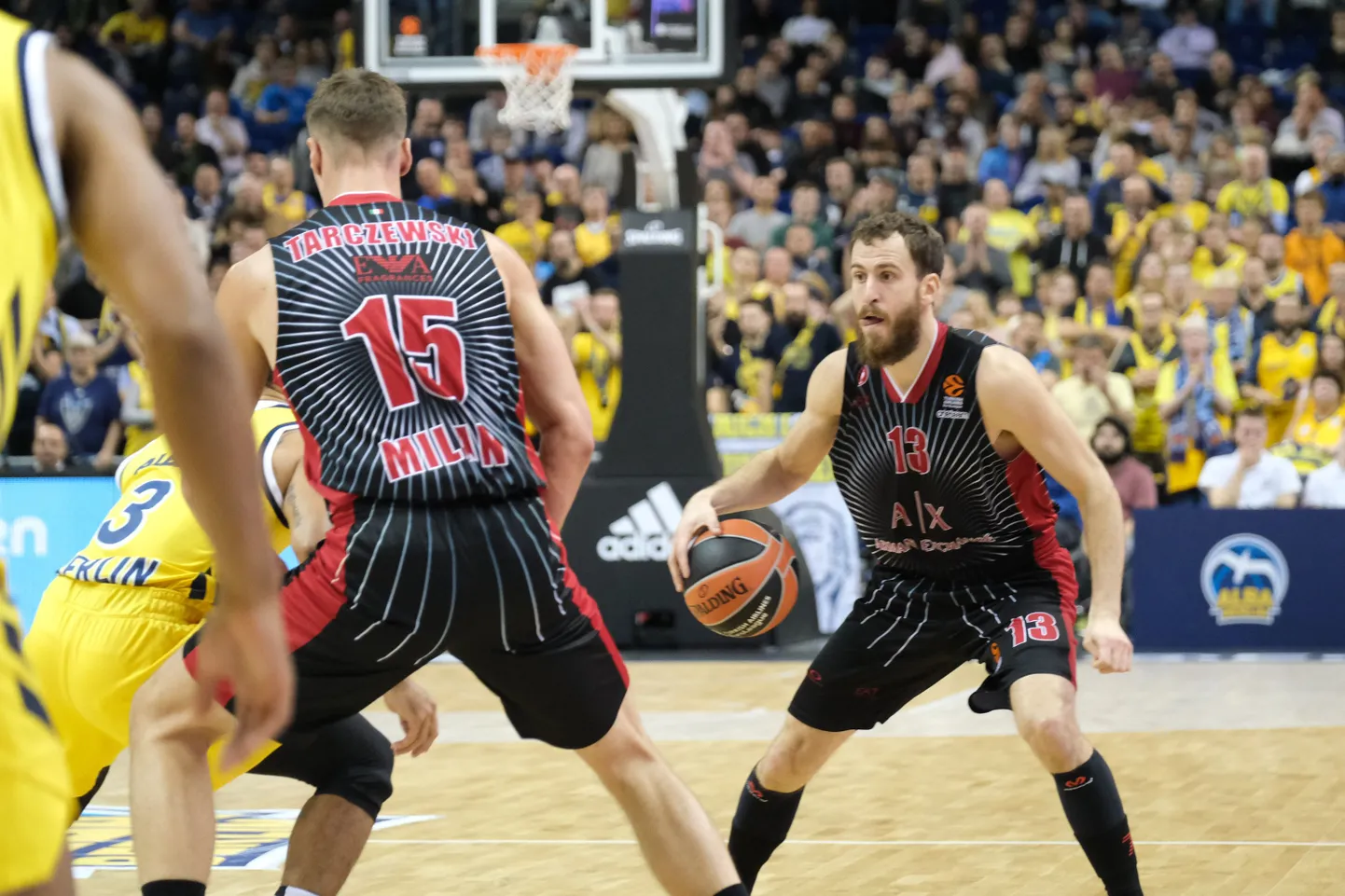 Sergio Rodriguez (palliga) veab Milano meeskonda.