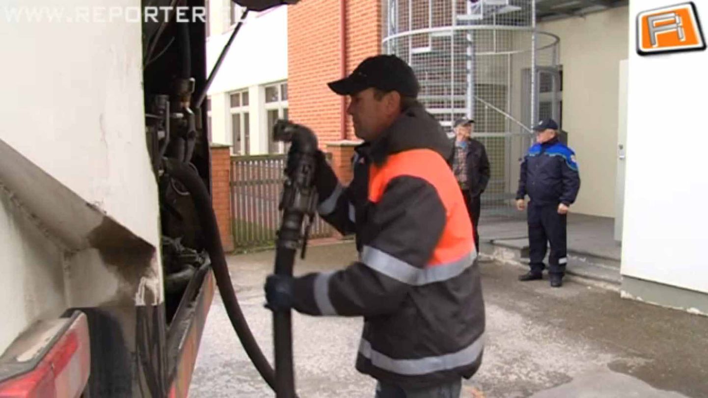 Maksu- ja tolliamet jagas Pärnus tasuta kütust.