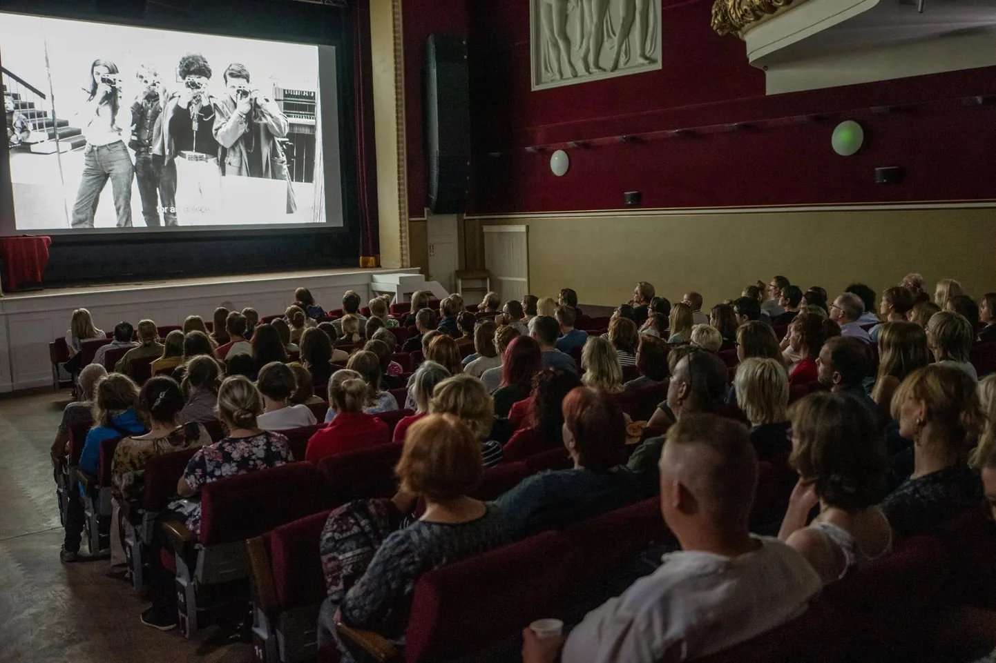 Sel aastal saab Pimedate Ööde filmifestivali filme vaadata nii kinosaalis kui kodus interneti vahendusel.