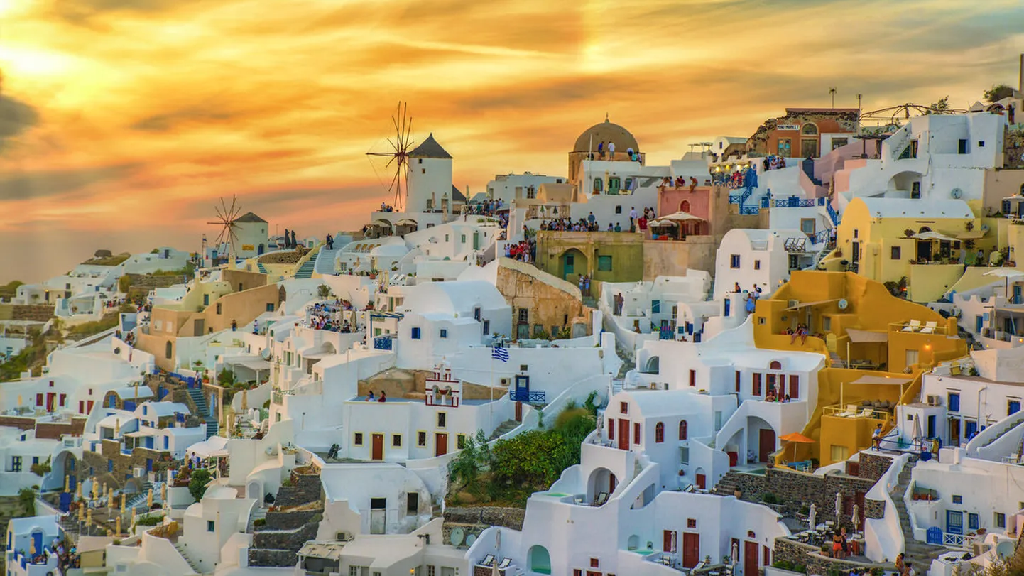 Kreeka valitsus kuulutas välja hädaolukorra Santorini saare lähedal toimuvate veealuste maavärinate tõttu.