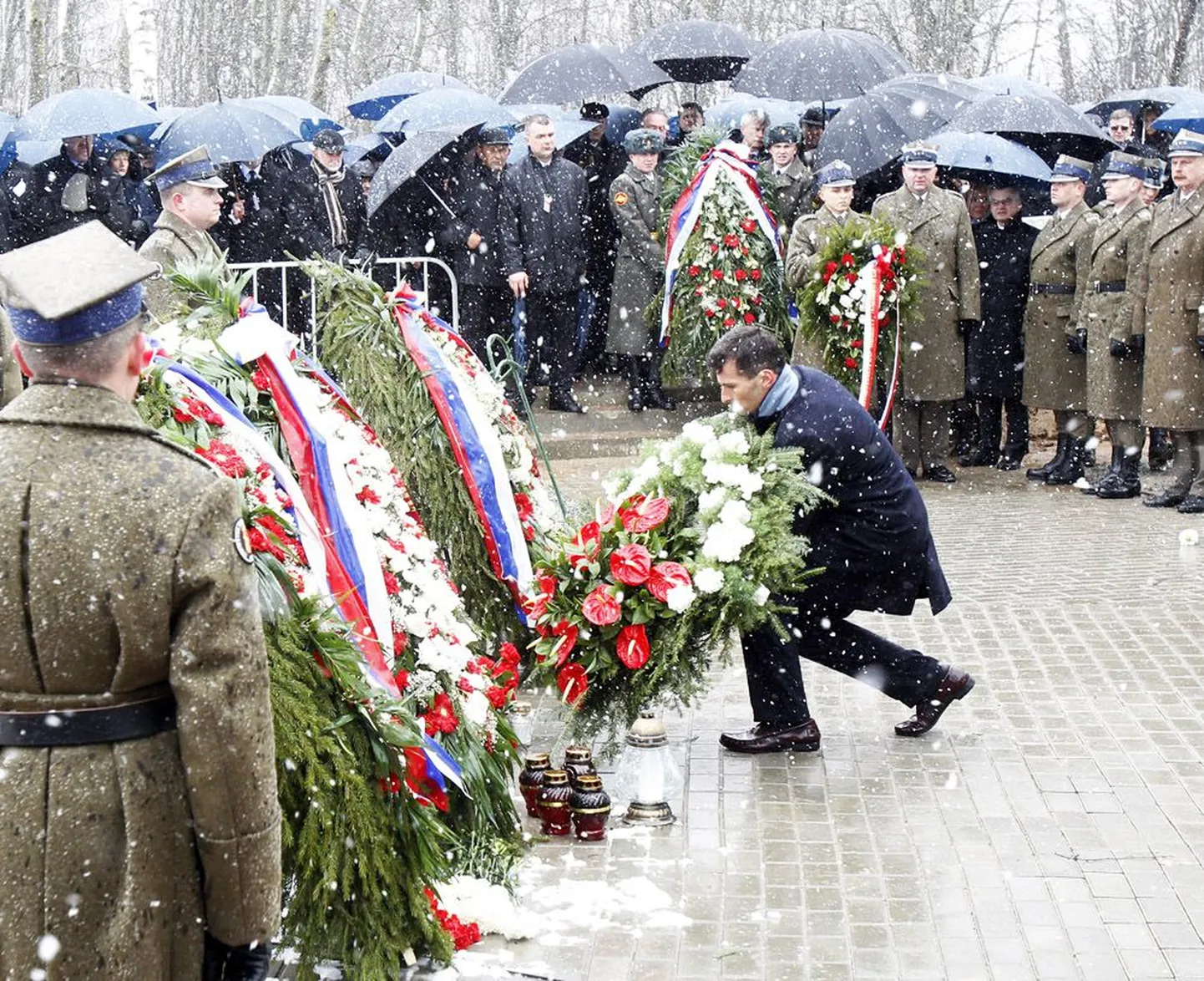 Mulluse lennukatastroofi mälestustseremooniad said alguse laupäeva hommikul Smolenskis, kohas, kus tragöödia toimus.