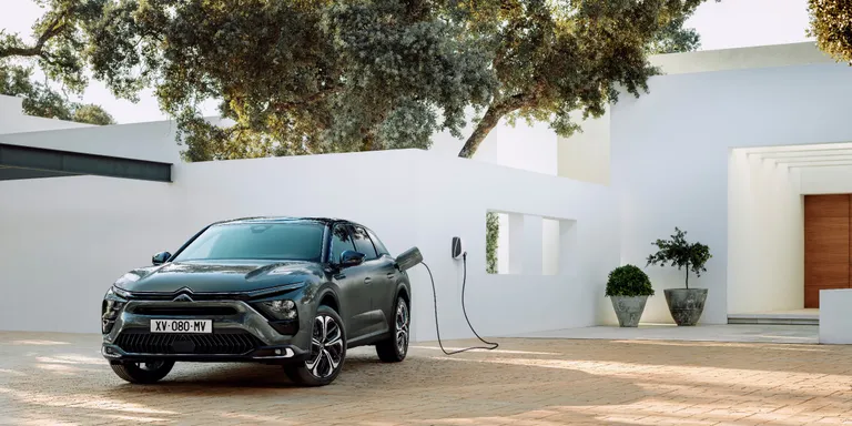 Amazoni ja Stellantise, kuhu kuuluvad ka näiteks Peugeot ja Citroën, värske koostöö puhul on üheks esimeseks tulemuseks STLA SmartCockpit tarkvara. PIldil Citroën C5 X.