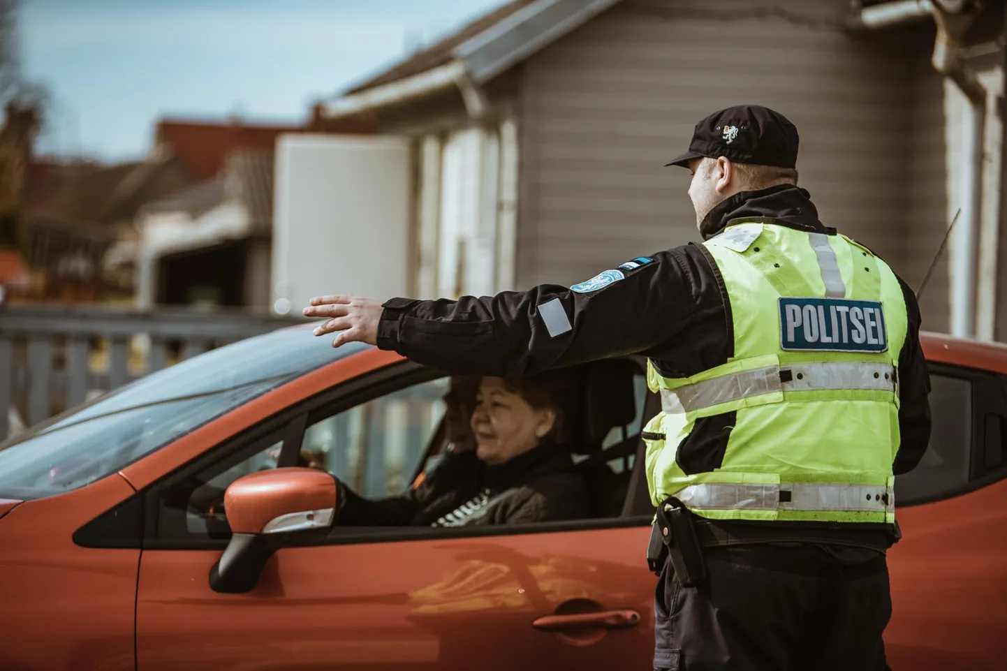 Abipolitseinikel on alates augustikuu algusest õigus iseseisvalt sõidukeid peatada ja inimestele alkoholi- või narkokontrolli teha – nagu politseinikelgi.