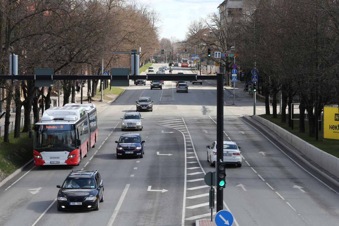 Vaksali viaduktist kesklinna poole jäävad Riia tänavale 1 + 1 sõidurajad autodele, nende kõrvale tulevad rattarajad ning kehtestatakse kiirusepiirang 30 km/h.