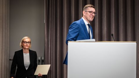 Kallasest saab kaheks tunniks peaminister