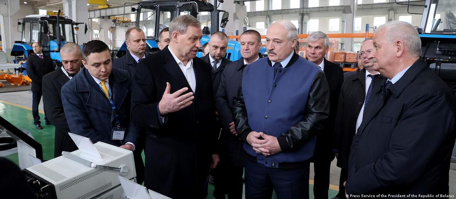Александр Шакутин во время рабочей поездки Александра Лукашенко в 2022 году