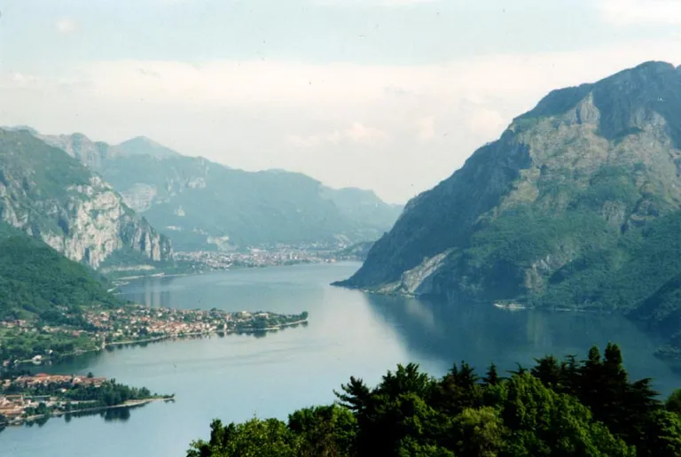 Vaade Como järvele Põhja-Itaalias.