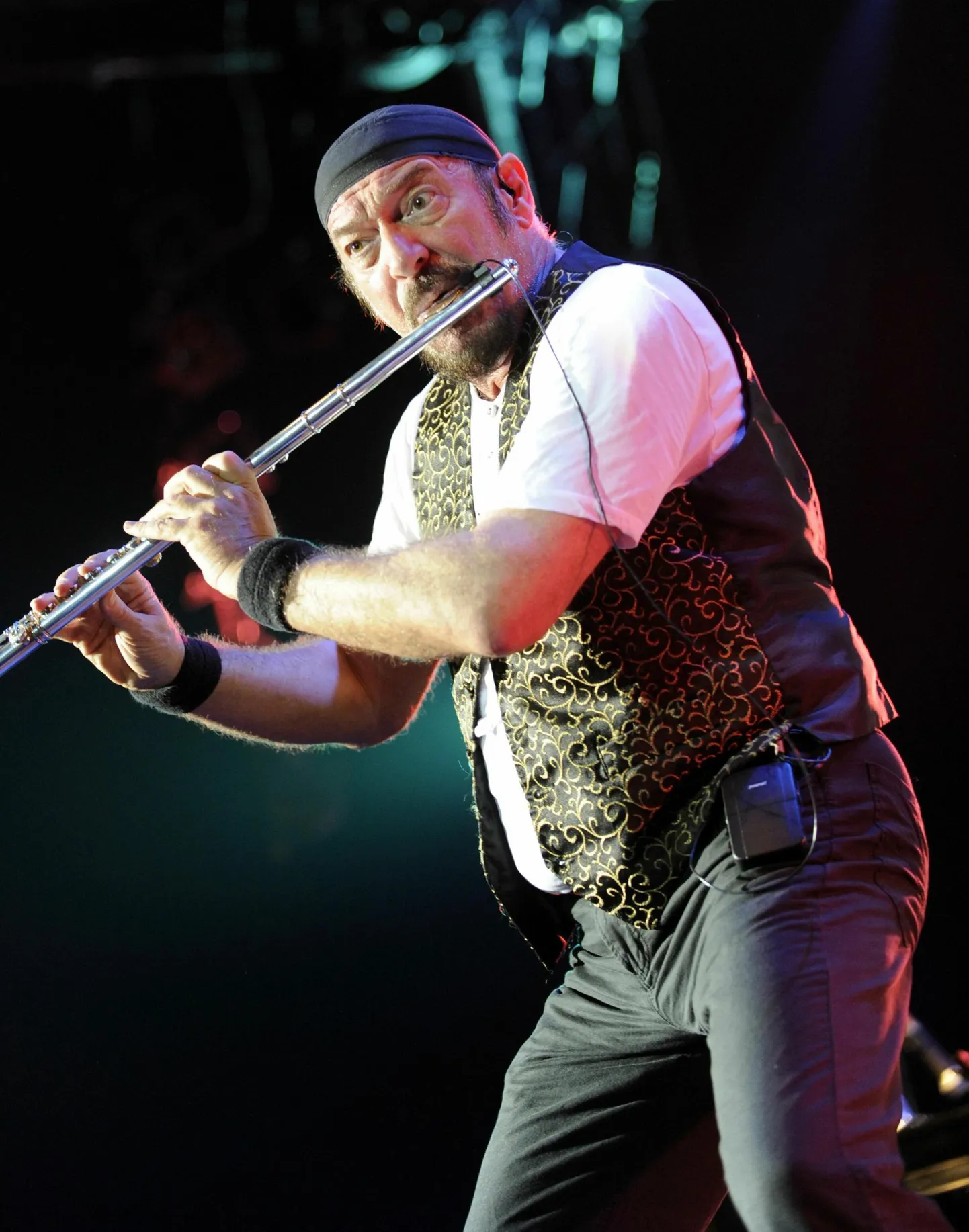 Jethro Tulli liidri Ian Andersoni komme ühel jalal flööti mängida on muutunud rokkmuusikas sümboliks.