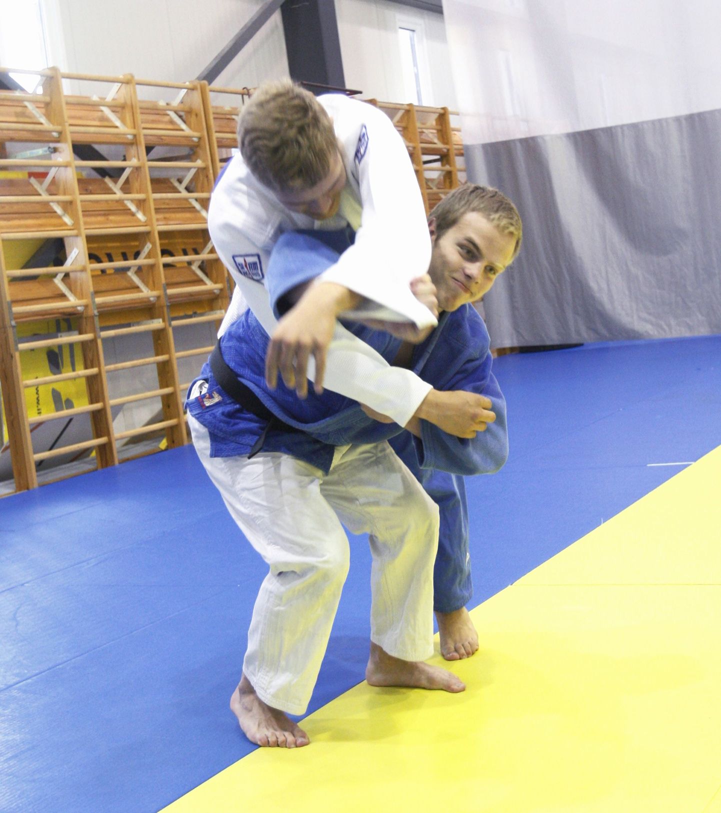 Pildil judokad Andre Seppa (sinine kimono) ja Mattias Kuusik (valge kimono).