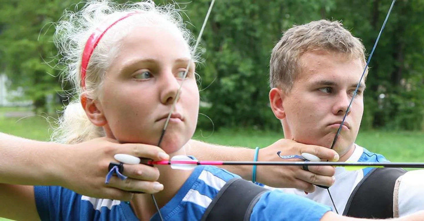 Kadettide klassi kuuluv Laura Nurmsalu oli täiskasvanute mõõduvõtul kolmas, juunior Taavo Allik teine.