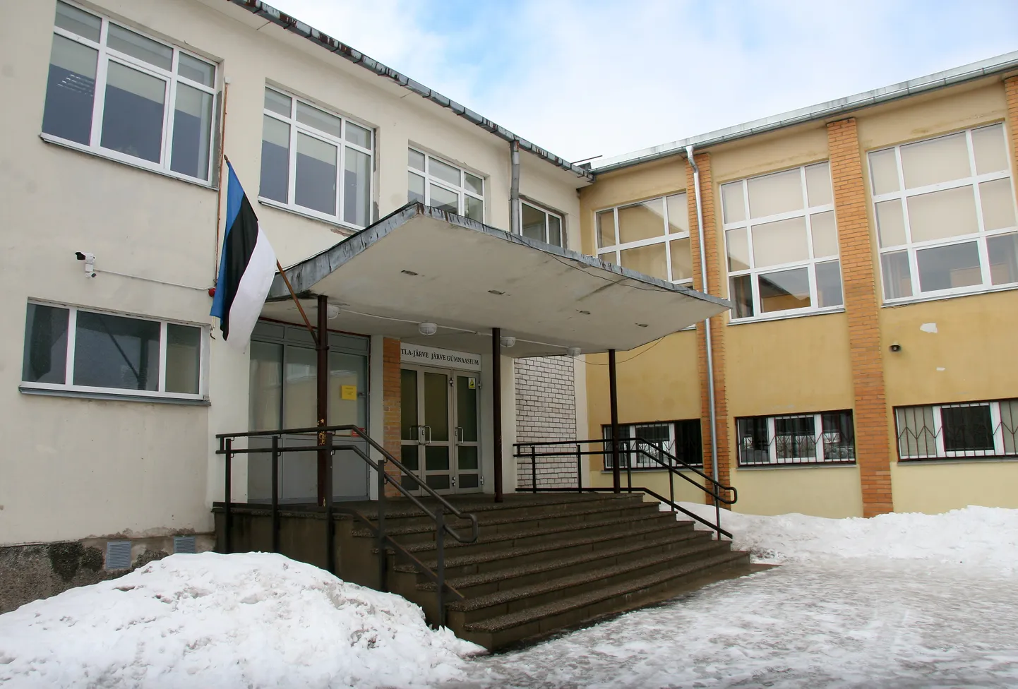 Järve gümnaasium evakueeriti esmaspäeva hommikul pommipaanika tõttu.