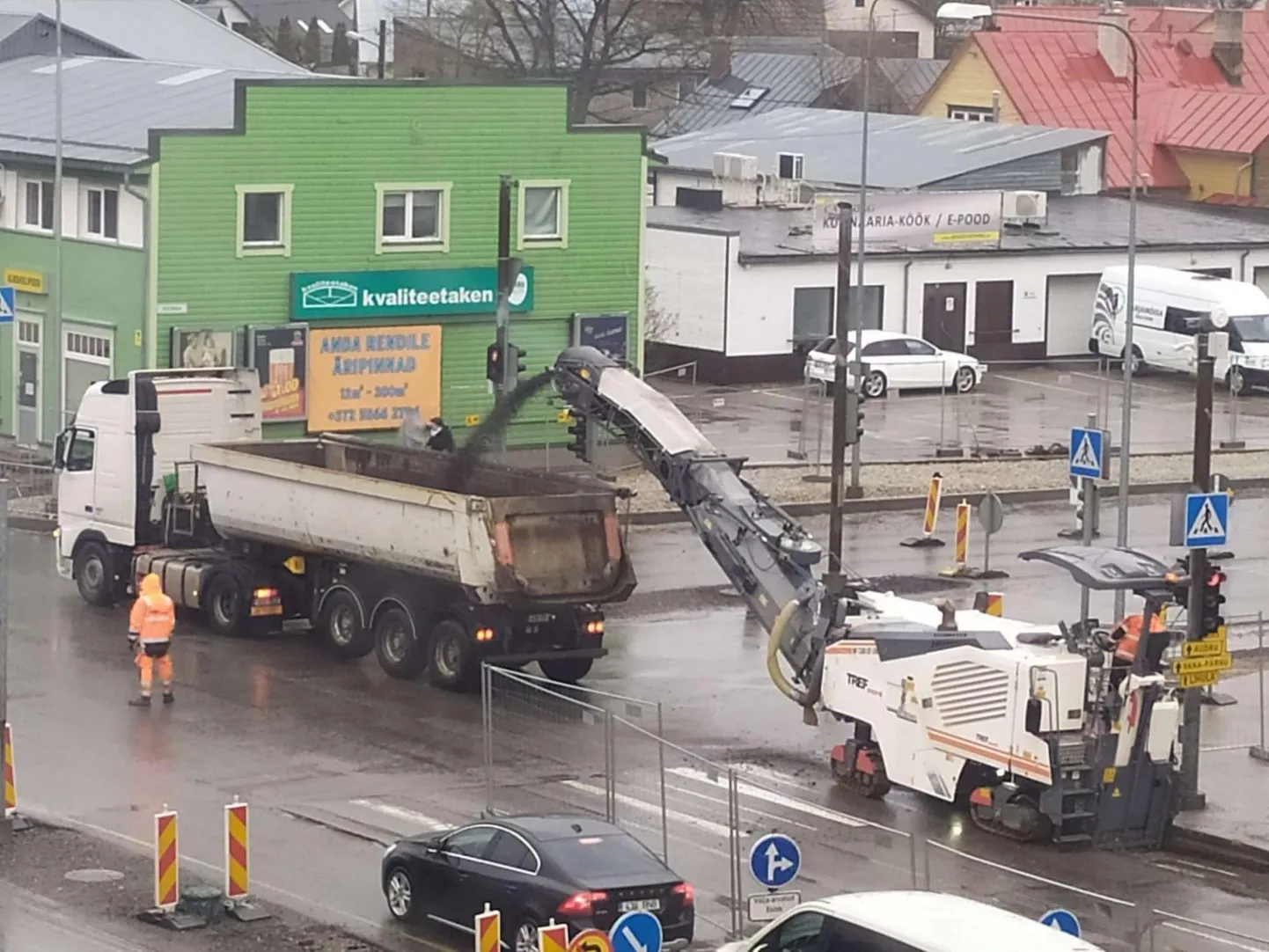 Ehitustööd Pärnu tuiksoonel jätsid 1000 klienti vooluta.