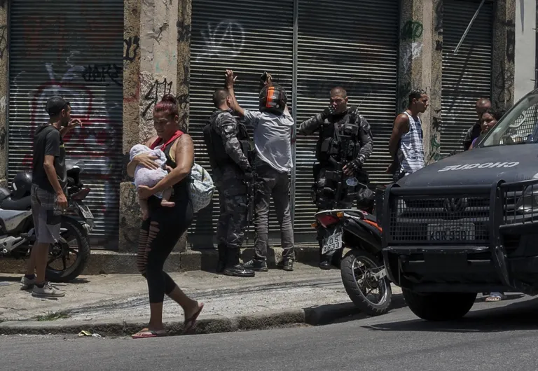 Politseioperatsioon Rio de Janeiro Santa Teresa linnaosas, kus jahiti narkootikumidega kaubitsejaid.