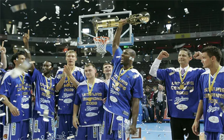 "Barons/LMT" komandas prieki par pirmo Latvijas čempiontitulu. 