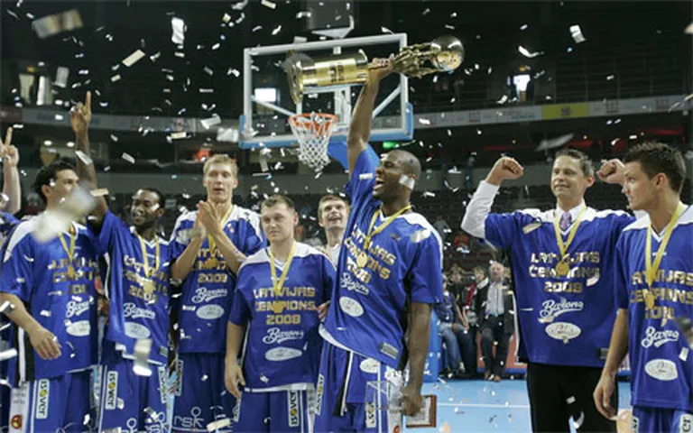 "Barons/LMT" komandas prieki par pirmo Latvijas čempiontitulu.