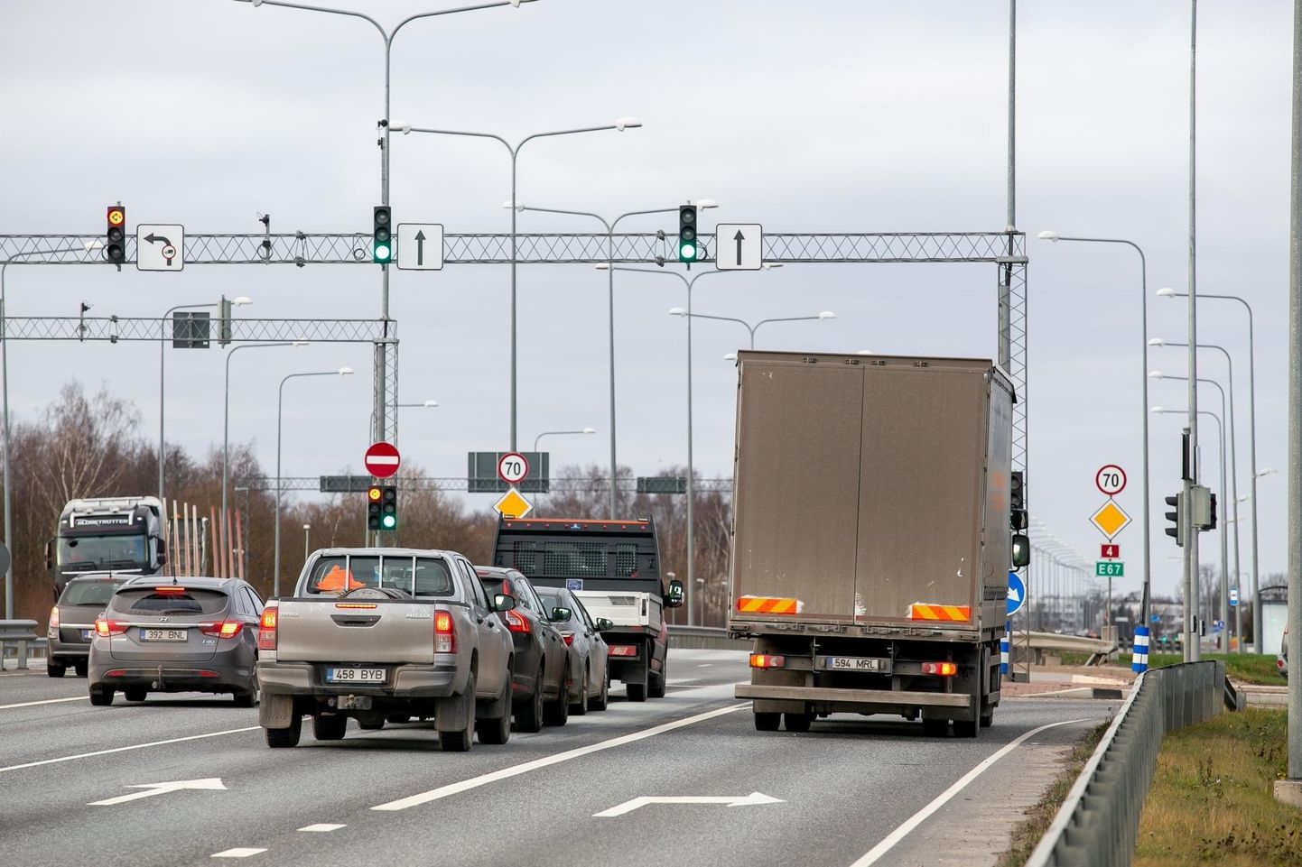 Uuringust selgus, et mitmel
Pärnu Ehitajate tee ristmikul on liikluskoormus viie aasta taguse ajaga võrreldes kasvanud. 
