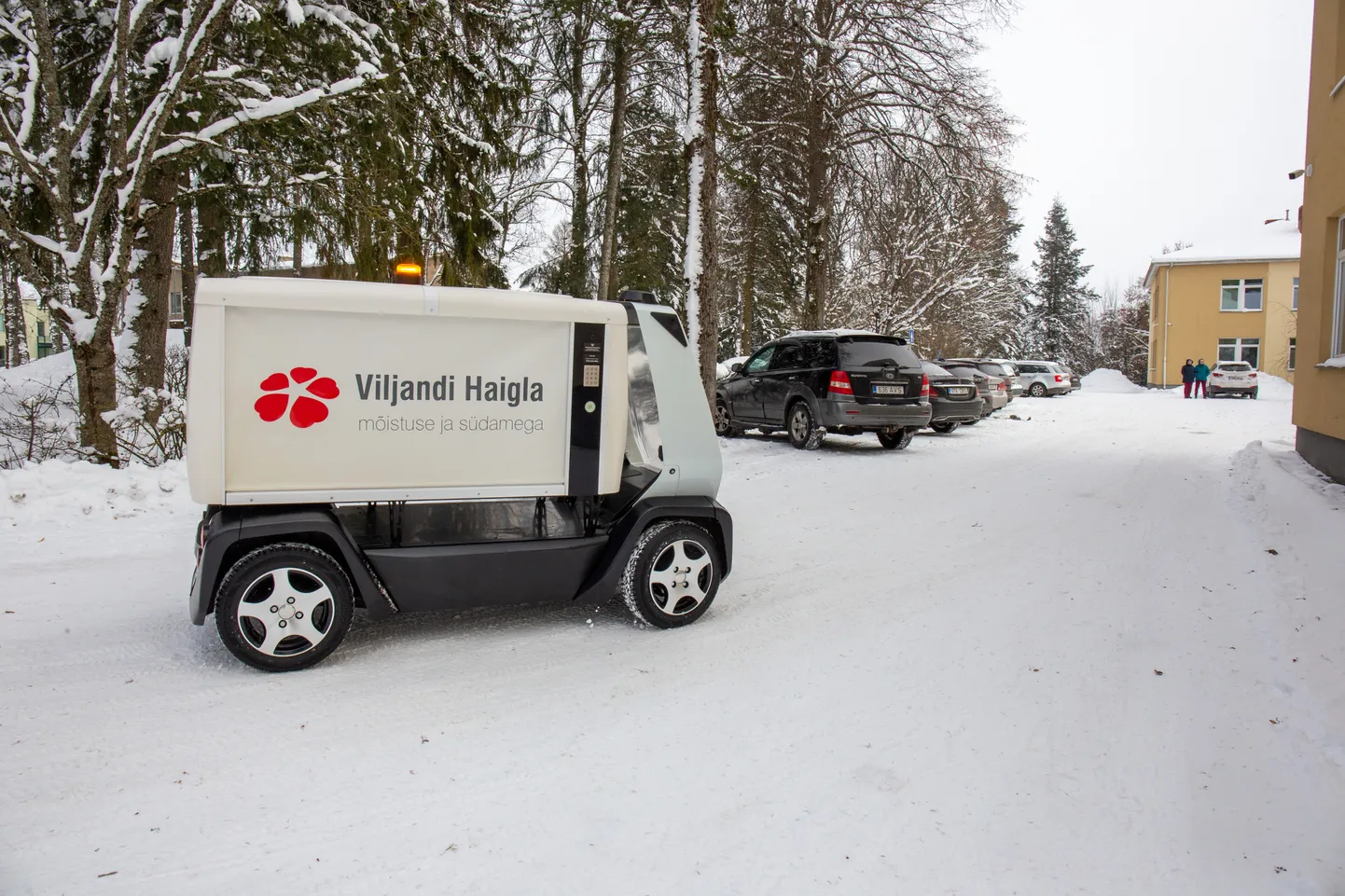 Viljandi haigla juhid tervitasid koos Clevoni omaniku Arno Kütiga uut kolleegi.