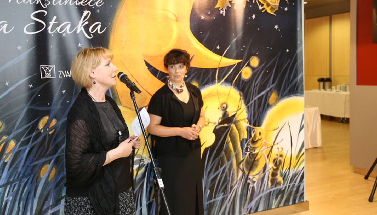 LNB Bērnu literatūras nodaļas vadītāja Silvija Tretjakova un Agija Staka