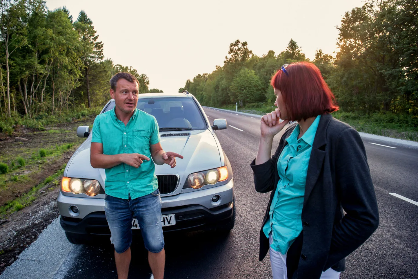 Kersalu elanikud Ilmar Pukk ja Diana Vegen kohas Kersalu küla ja Paldiski linna piiril, kuhu planeeritakse ehitada gaasi kompressorjaam.