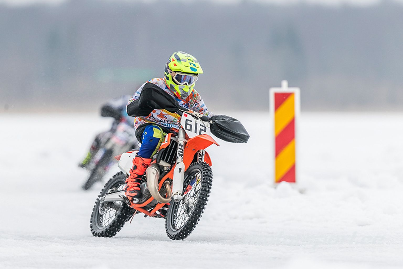 Euroopa radadel meisterlikkust kogunud Pärnu motoklubi kasvandik Joosep Pärn kihutas kodujõel juunioride konkurentsis esimese auhinna vääriliselt.