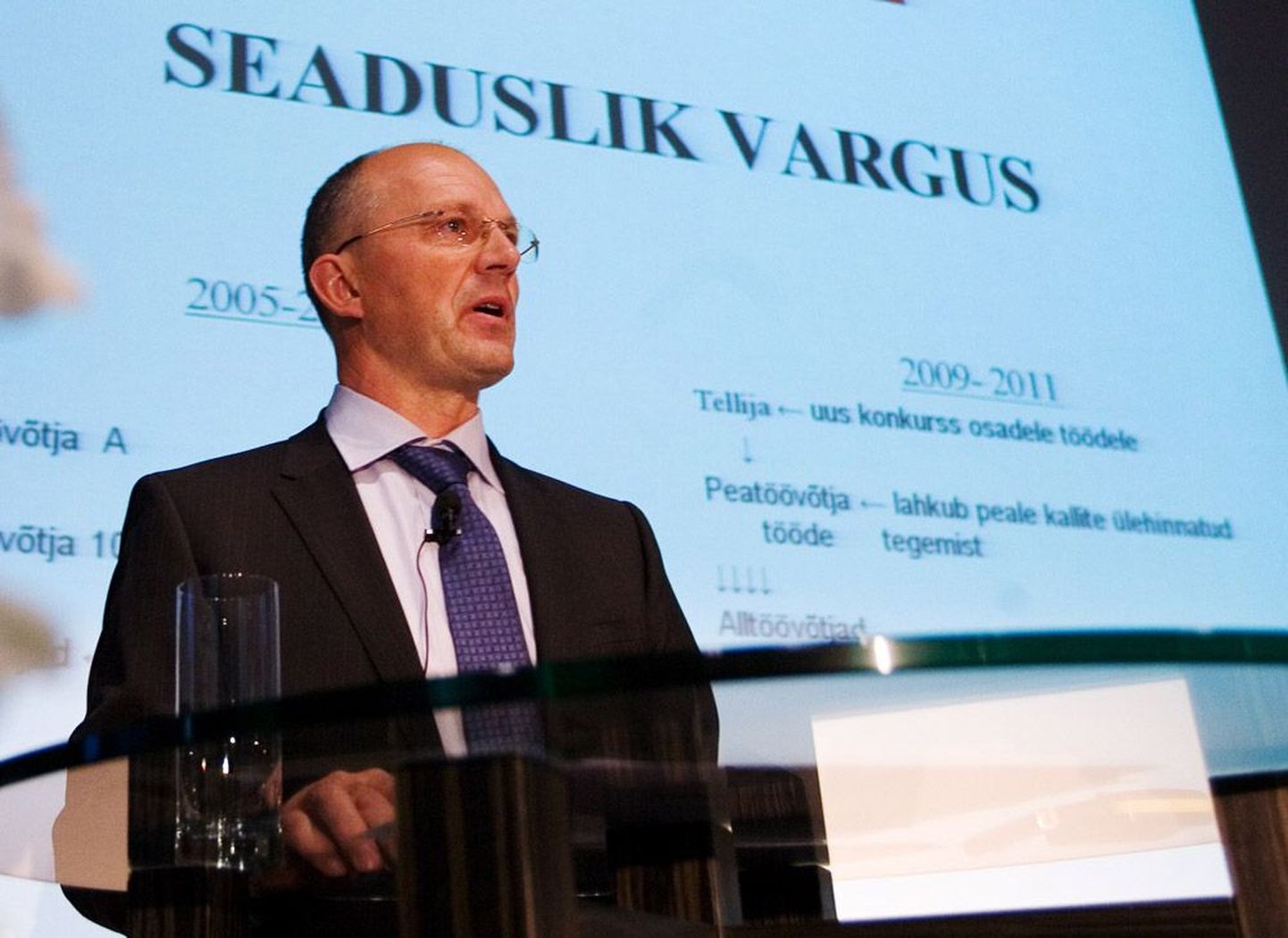 Ärimees Toomas Annus jagas konverentsil «Äriplaan 2011» viiesajale ettevõtjale isiklikke kogemusi suhtlusest prokuratuuri ja kaitsepolitseiga.