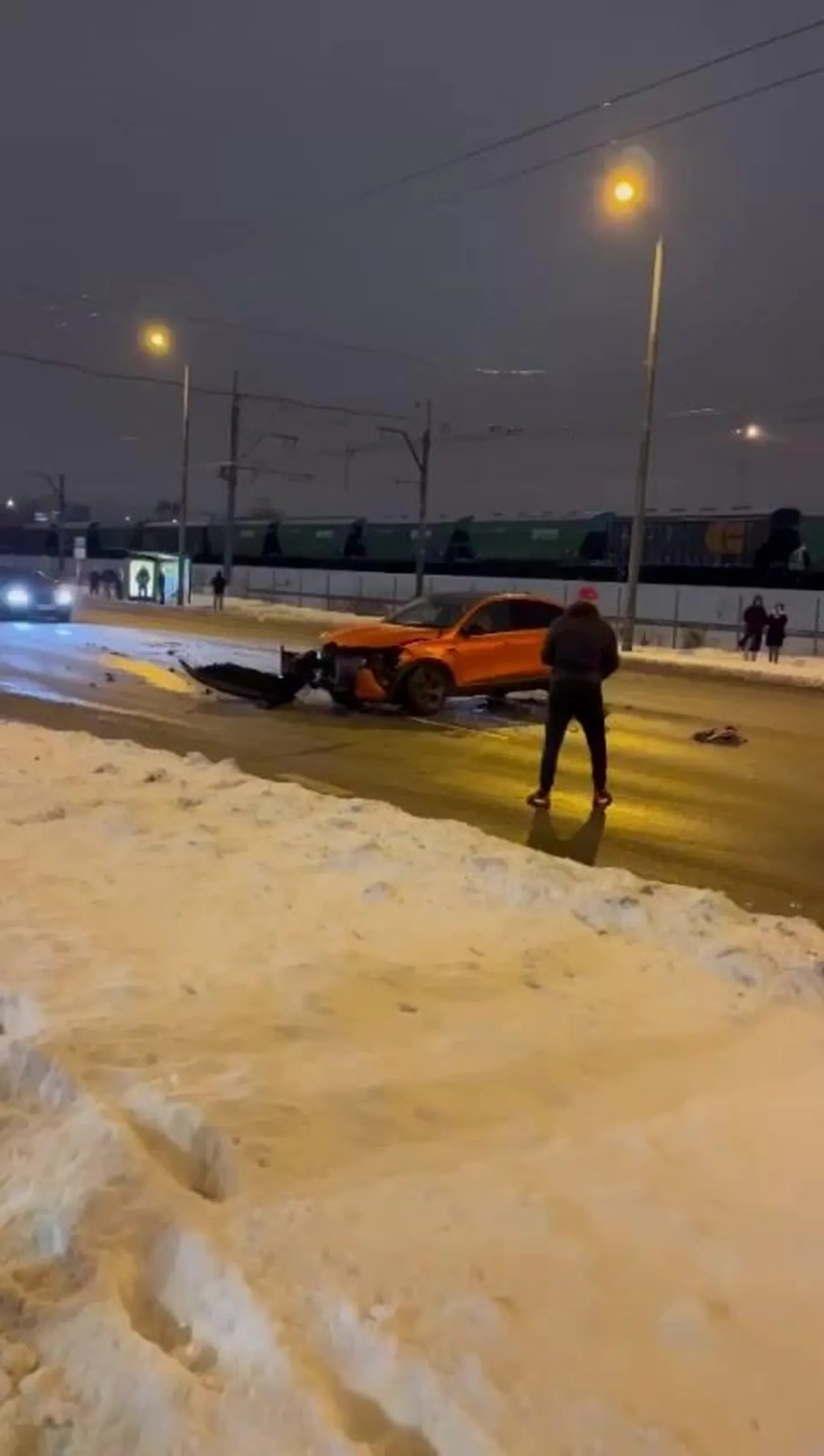 В Кенгарагс водитель Renault протаранил автомобиль и попытается скрыться