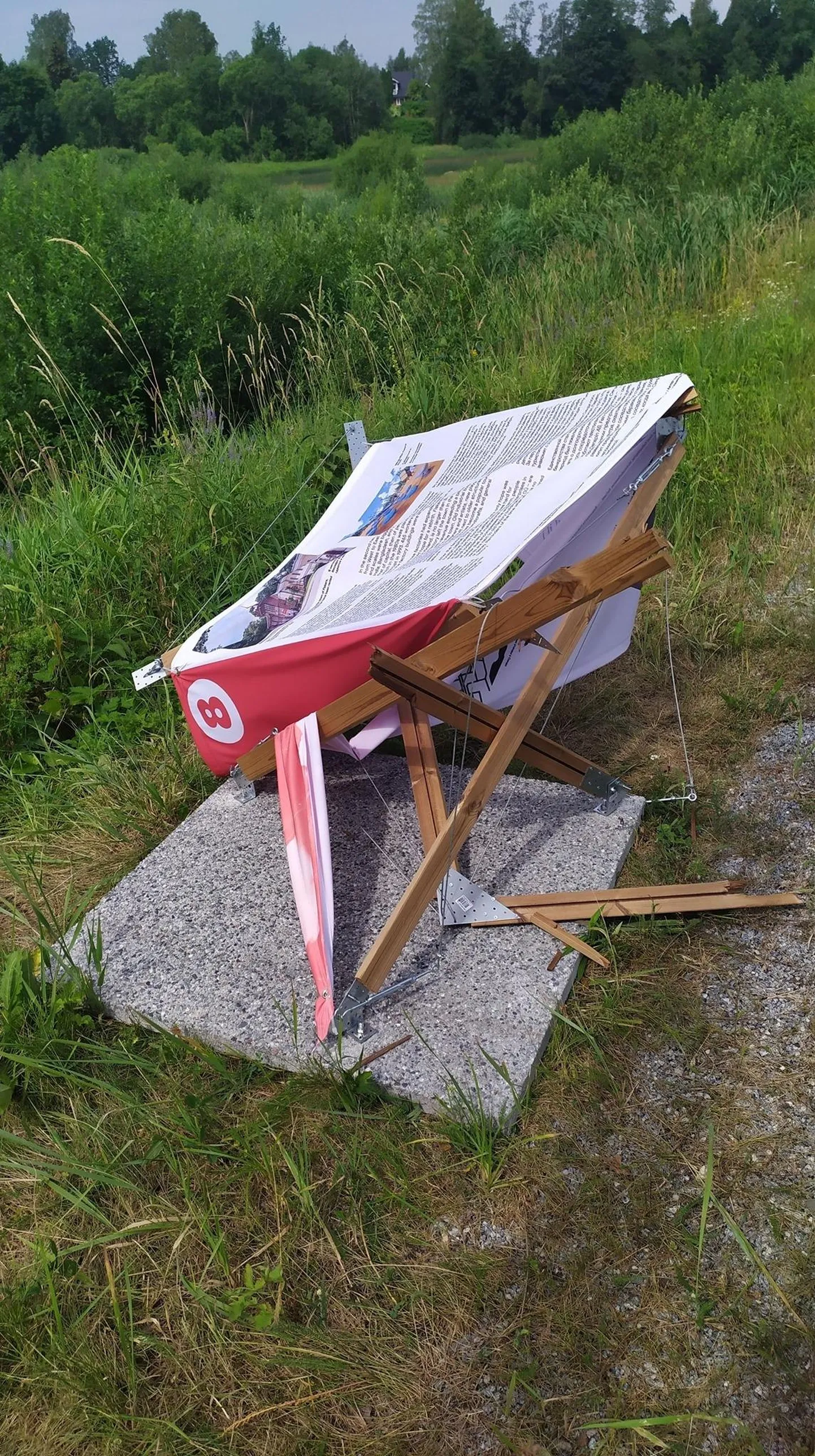 3. juulil avati Sindis näitus, mis kõneleb linna ajaloolistest maamärkidest. Paraku on neli infotahvlit üheksast lõhutud.
