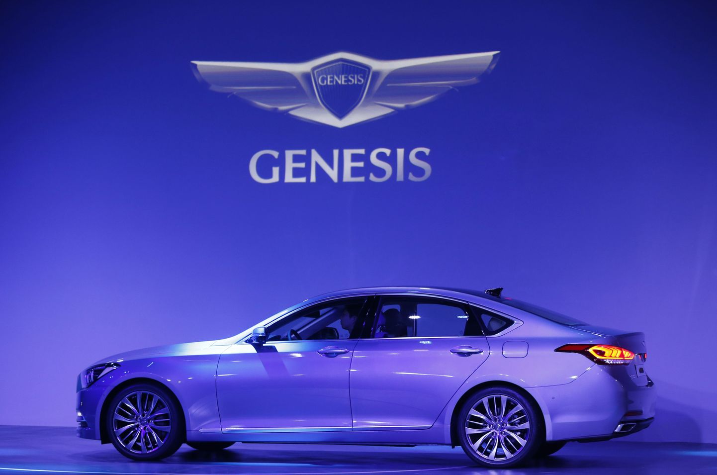 Uus Hyundai Genesis.