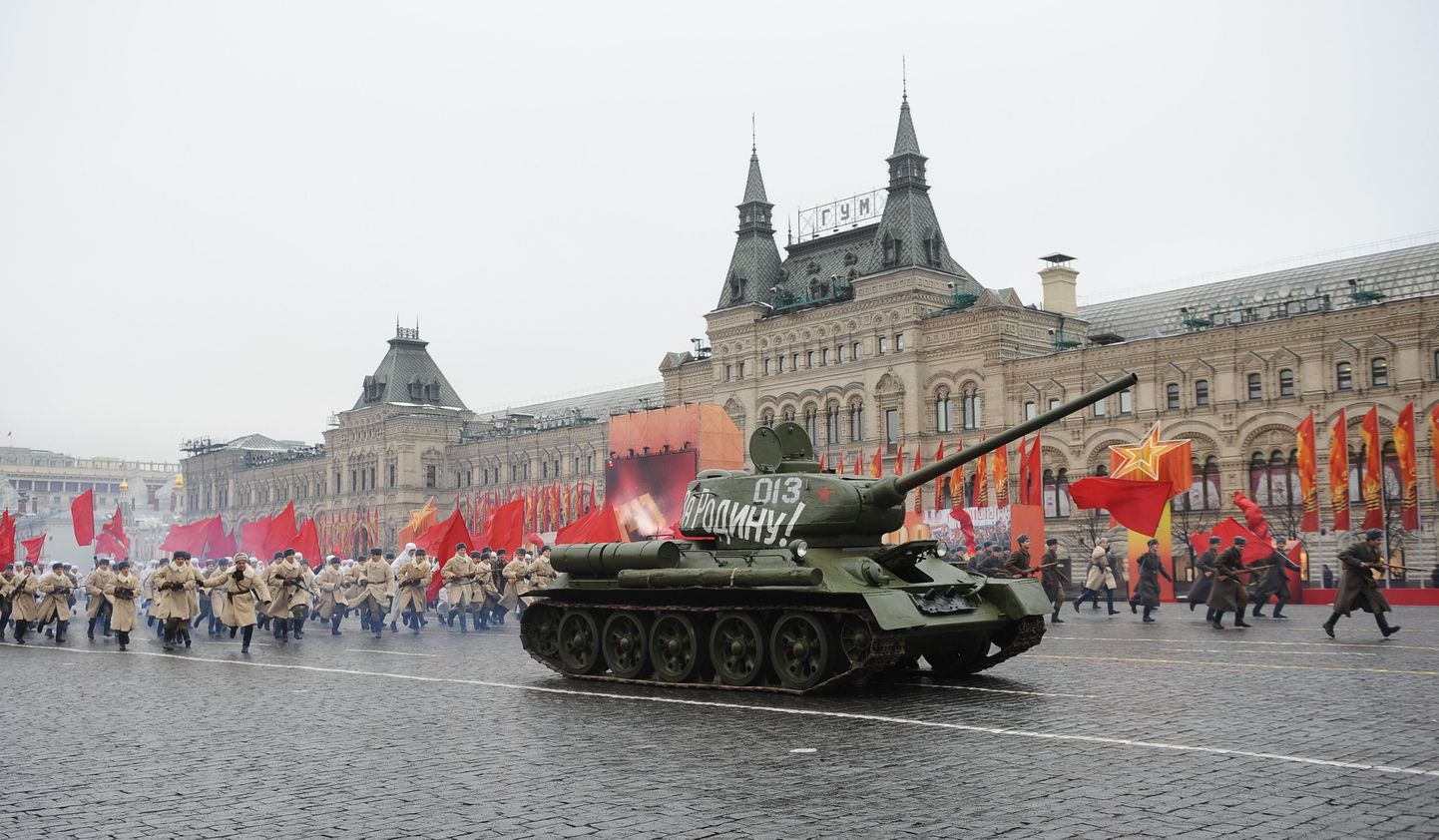 Vene tank T-34 Moskvas Punasel väljakul