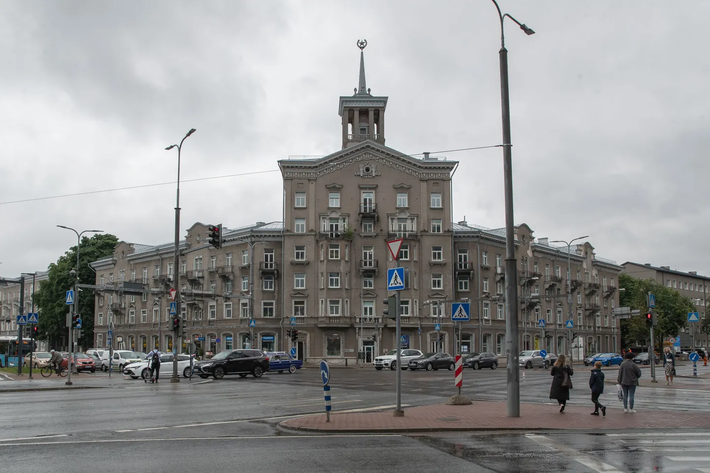 Viisnurgaga maja Tallinnas Liivalaia tänaval.