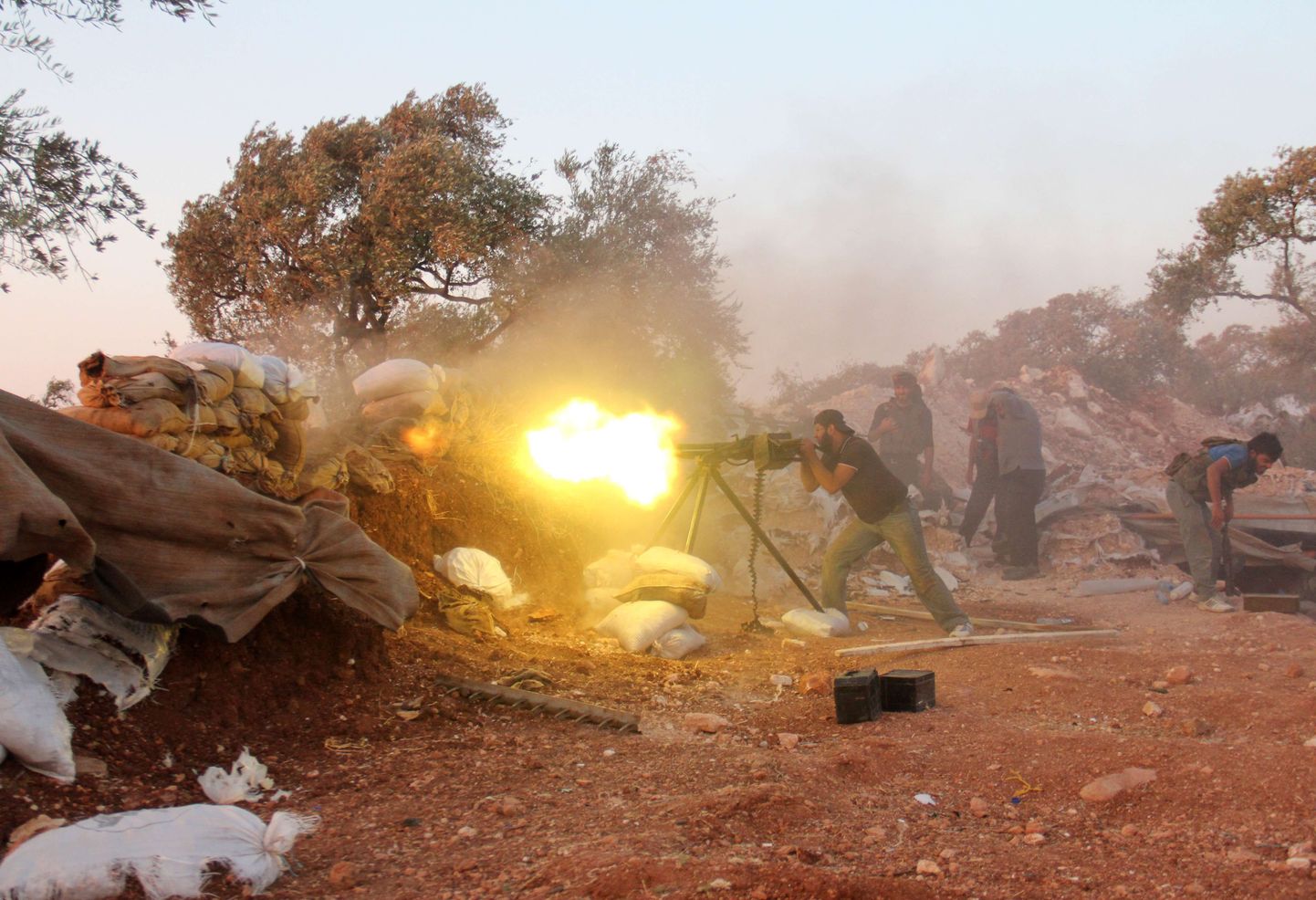 Süüria mässulised võitlemas valitsusvägedega.