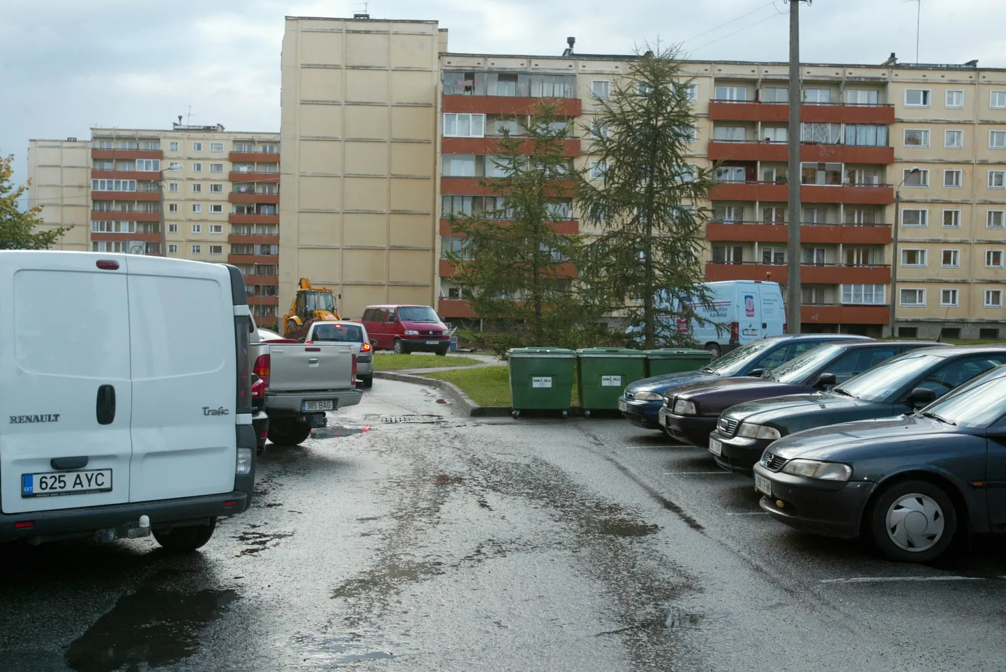 Tartu korteriühistute kevadkoristuskampaania "Hoolas ühistu 2015" kestab 17. aprillist 20. juunini.