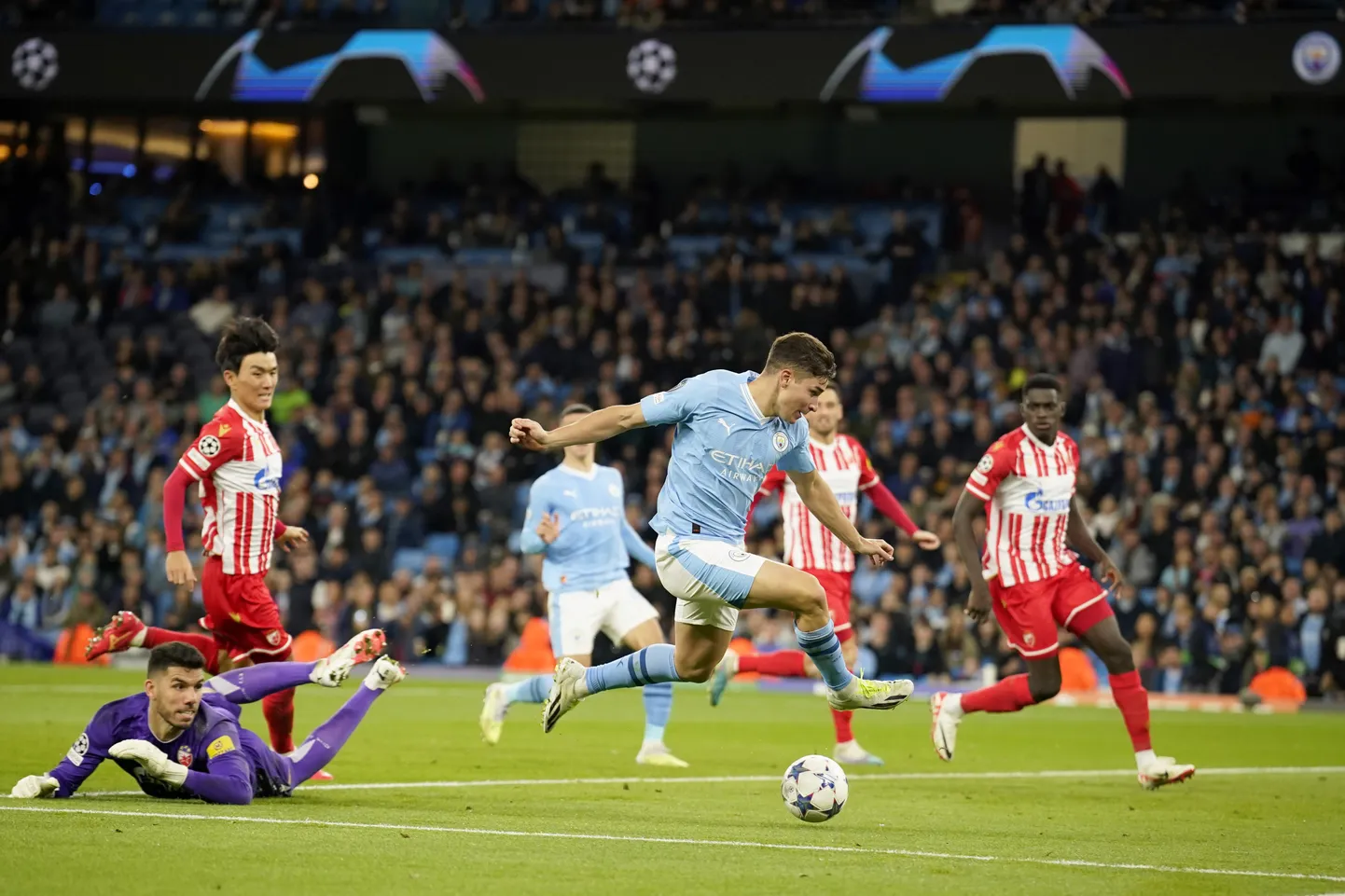 Mančestras "City" futbolists Hulians Alvaress
