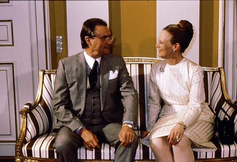 Kuninganna Margrethe ja prints Henrik 1990. aasta märtsis ajakirjanikega kohtumisel Amalienborgi palees Kopenhaagenis.