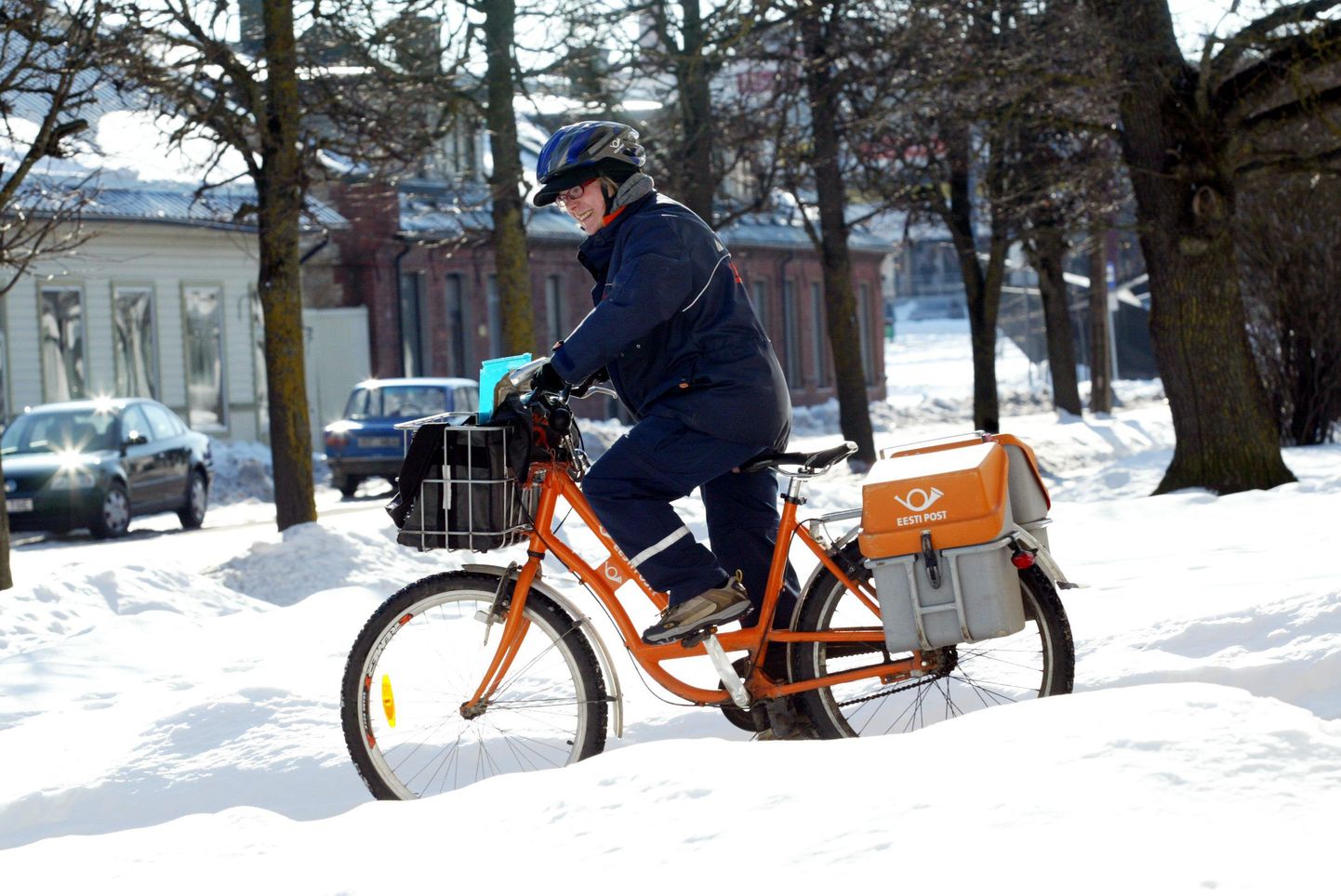 Postiljonid on näidanud, et jalgrattaga saab talvelgi sõita.